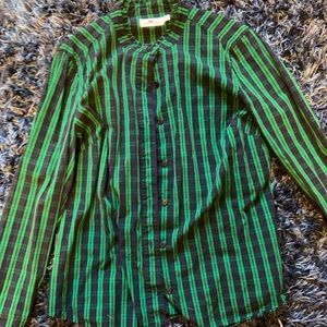 Vineyard Vines button down size 14 in excellent condition.